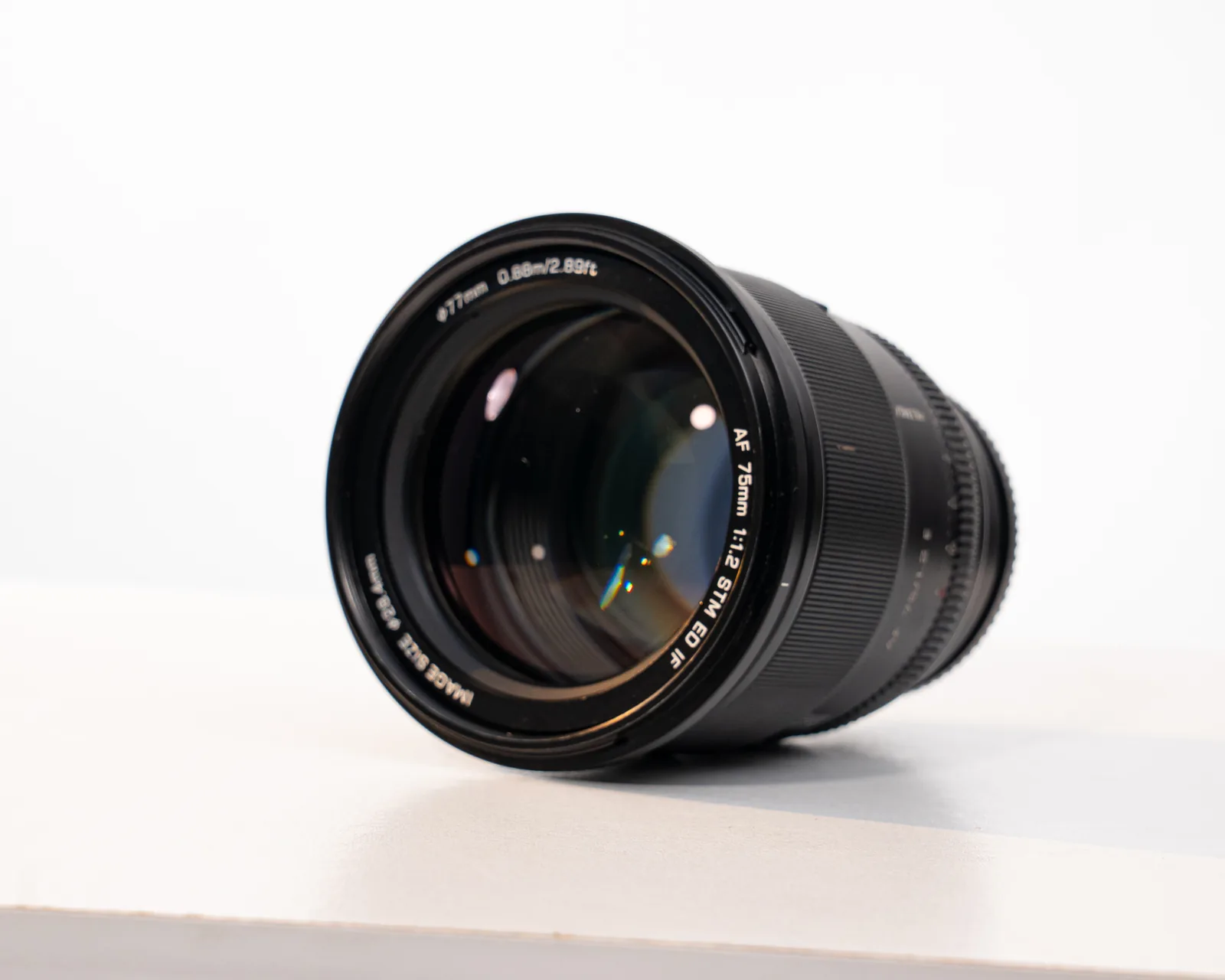 Viltrox 75mm f/1.2 AF PRO, vista principal