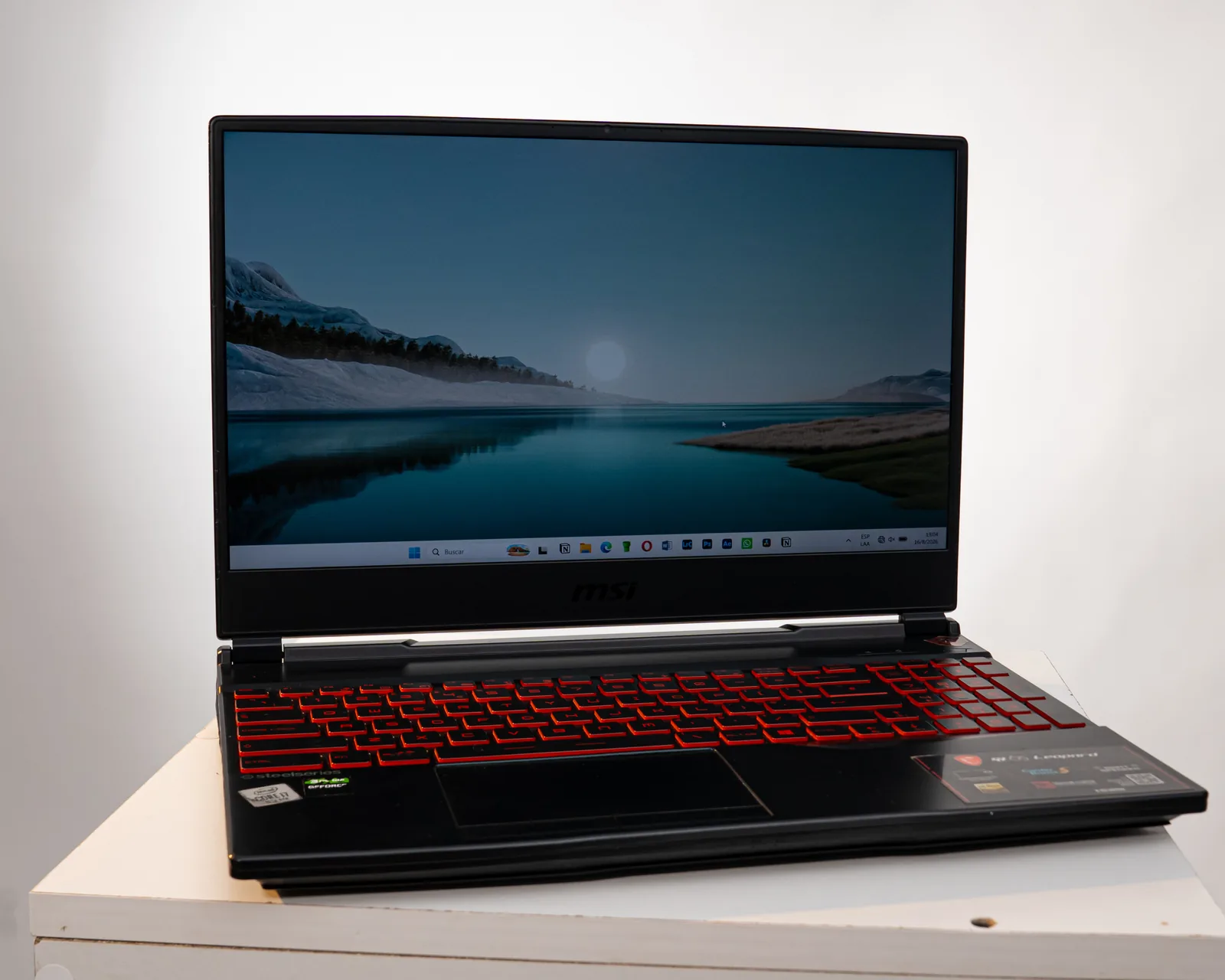 MSI GL65 Leopard, vista principal